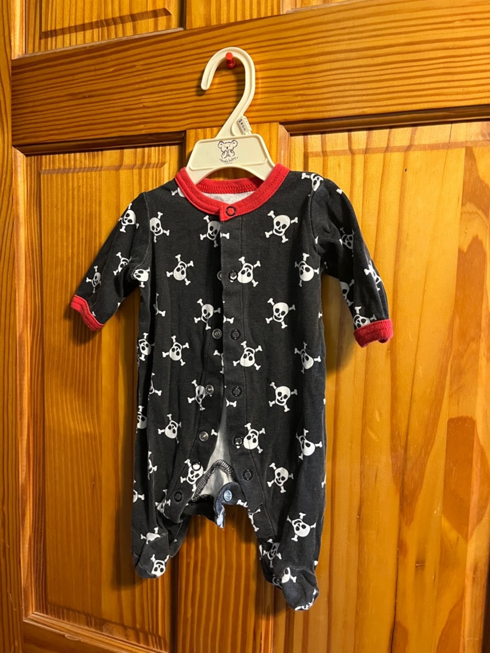 Circo Black Footie with White Skull Print and Red Trim Size Newborn